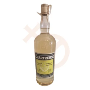Botella de Chartreuse amarillo producida en Tarragona "la Grande Chartreuse"