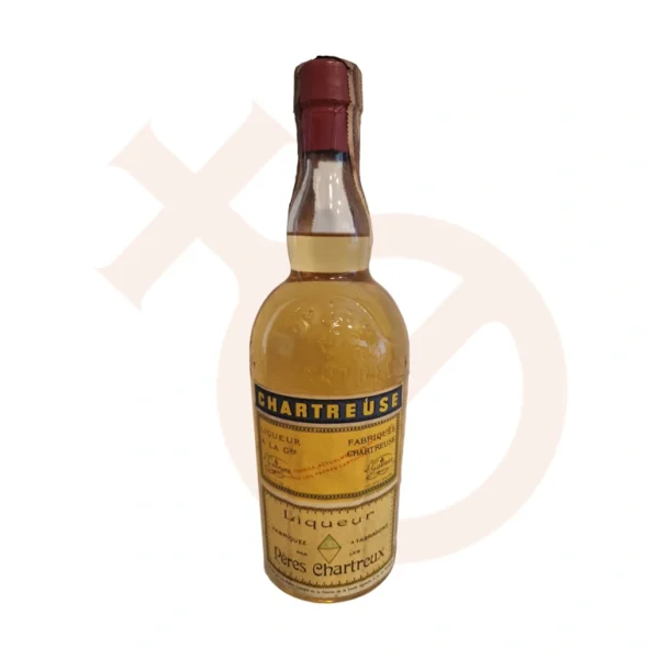 Botella de Chartreuse amarillo elaborado en Tarragona licor "Cumbre"