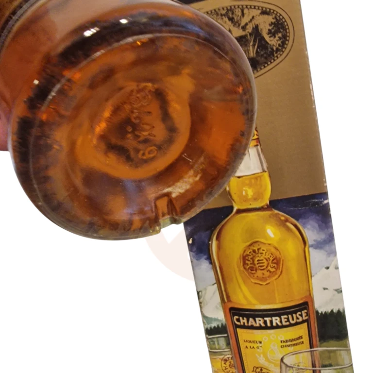 Botella de Chartreuse amarillo elaborado en Tarragona - Imagen 4