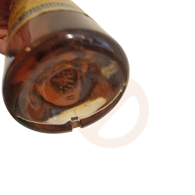 Botella de Chartreuse amarilla fabricada en Tarragona - Imagen 6